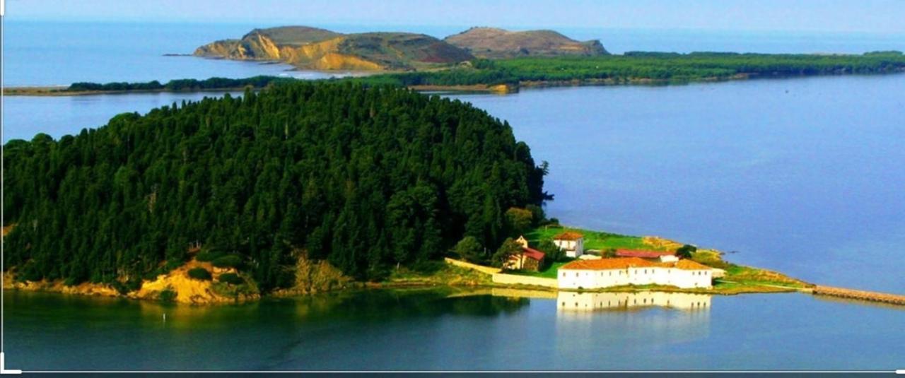 Vila B&E Вльора Екстер'єр фото
